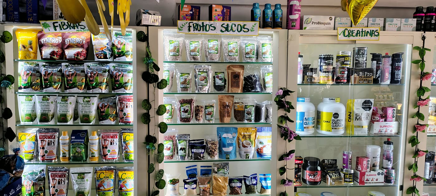 Vitrinas de fibras y frutos secos en Tienda Naturista Ambrosia Pereira