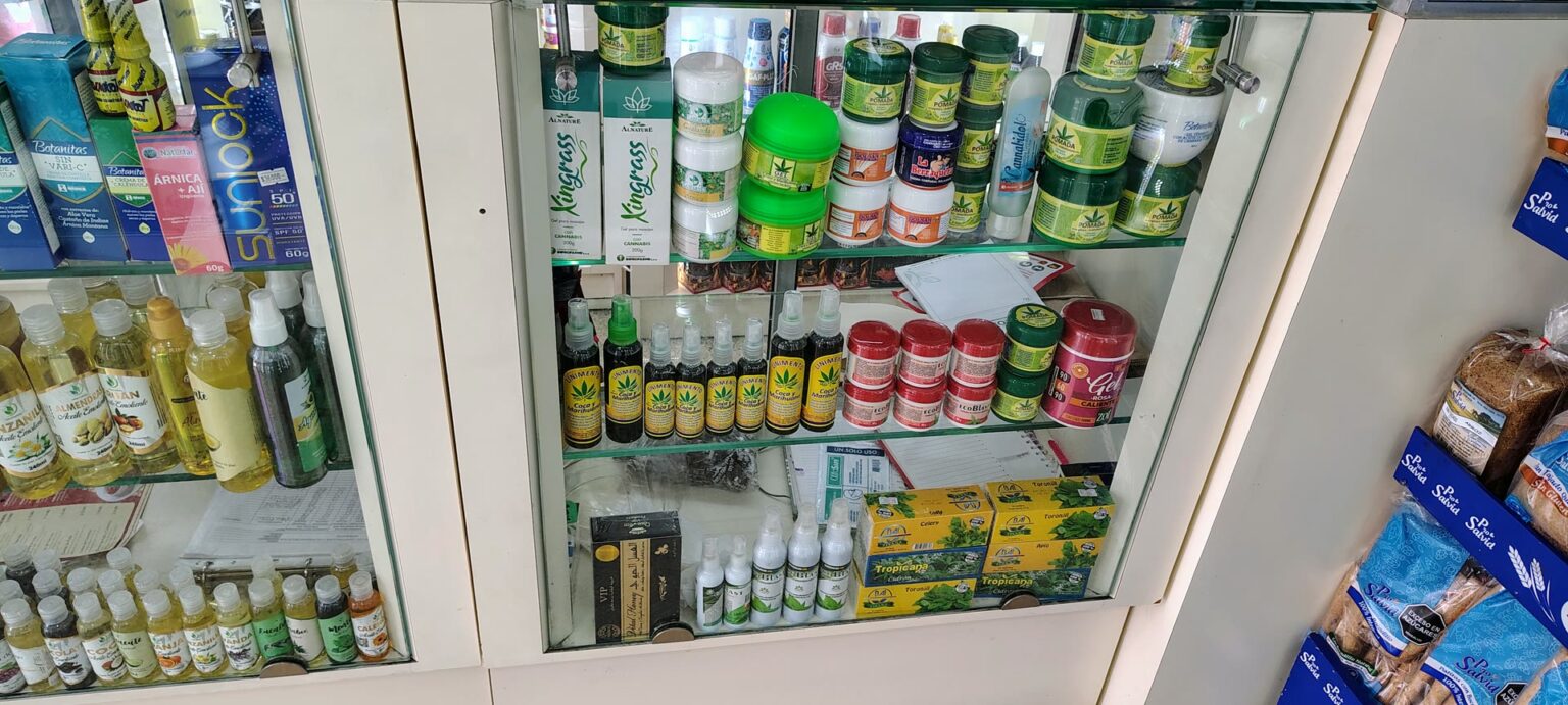 Mostrador principal en Tienda Naturista Ambrosia Pereira